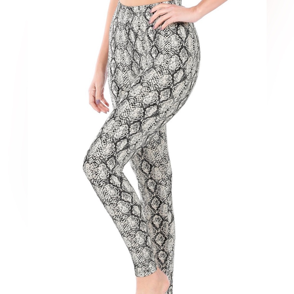 Snake print leggings